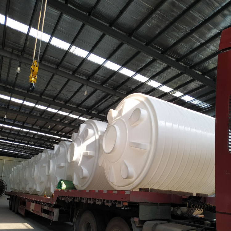 10吨塑料水塔装车发货