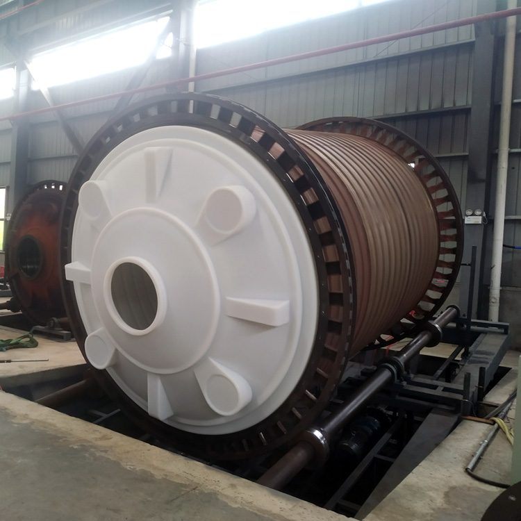 5吨塑料水塔等待出模