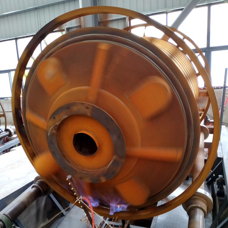 2吨塑料储水罐生产中