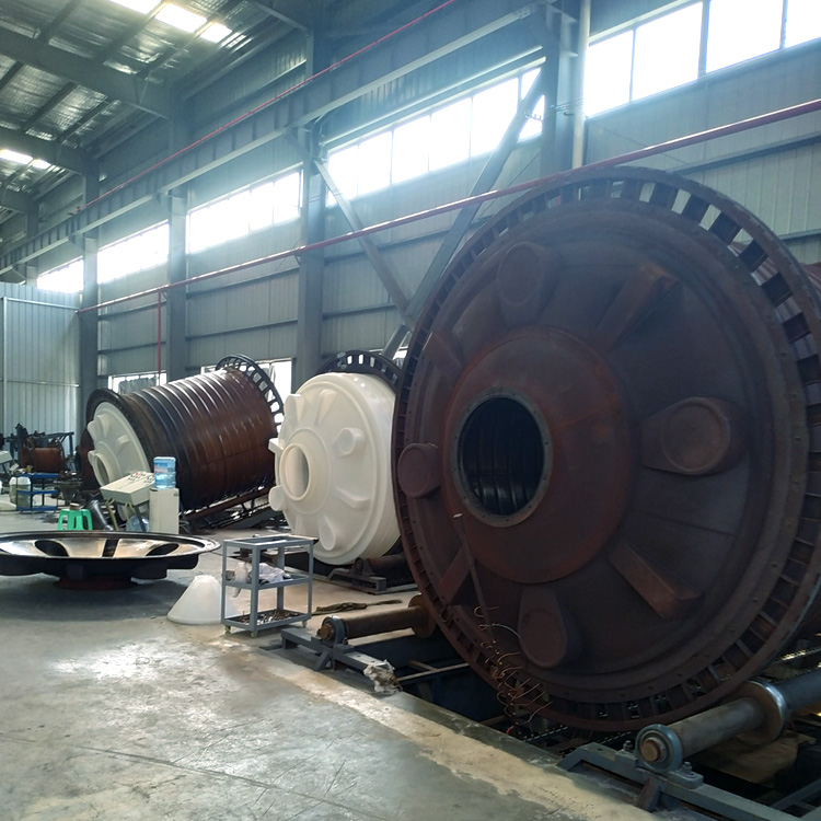 30吨塑料水塔生产现场