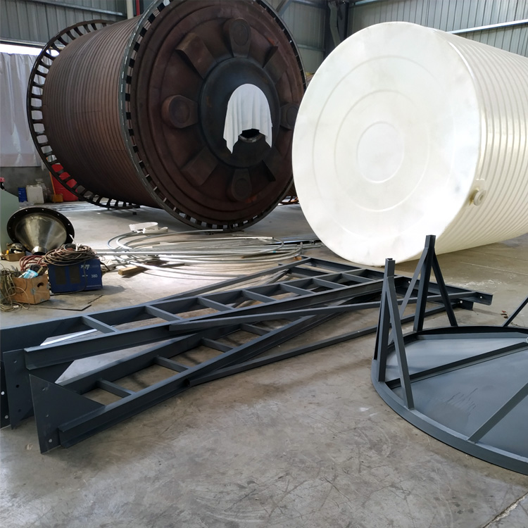 锥底水塔龙门架制作中