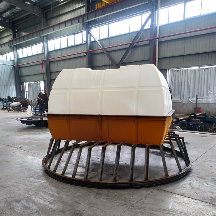 4500升卧式储罐准备脱模